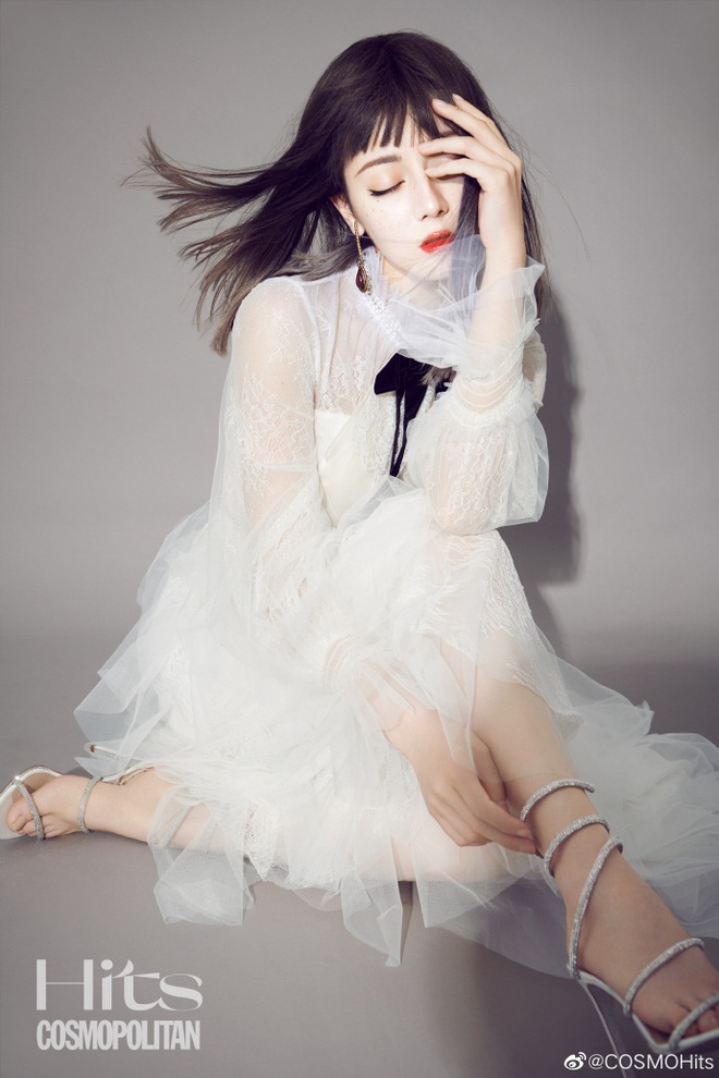 Nức nở với bộ ảnh mới của Địch Lệ Nhiệt Ba: Vòng 1 căng đầy sexy bức thở, nhận cơn mưa lời khen vì lột xác bất ngờ - Ảnh 8.