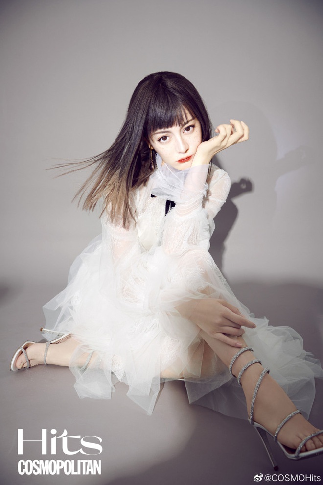 Nức nở với bộ ảnh mới của Địch Lệ Nhiệt Ba: Vòng 1 căng đầy sexy bức thở, nhận cơn mưa lời khen vì lột xác bất ngờ - Ảnh 9.