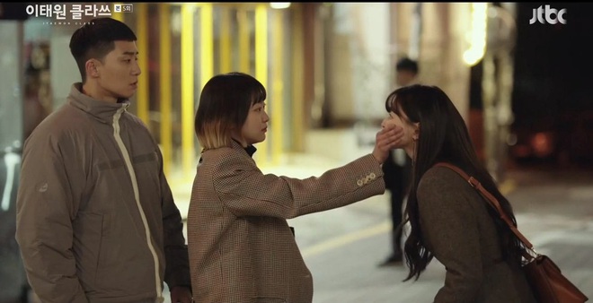 4 chị đại phim Hàn mê trai rớt liêm sỉ: Nhà văn Seo Ye Jin và quái nữ Kim Yoo Jung đang tranh nhau hạng nhất - Ảnh 9.