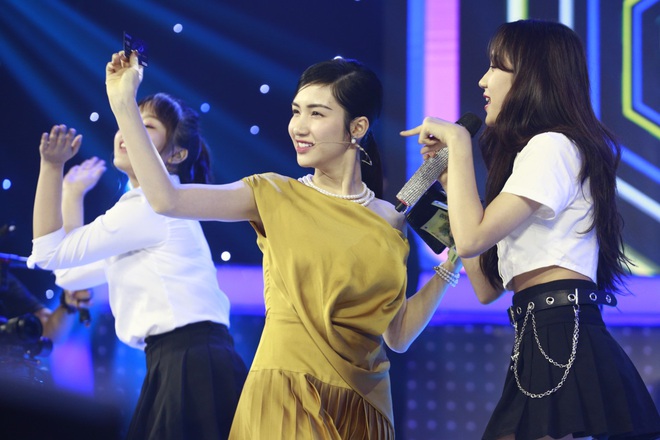 Hòa Minzy cầm tiền đi đường quyền khi chọn nhầm thí sinh ở Giọng ải giọng ai - Ảnh 4.