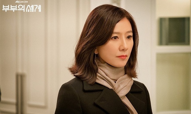 Dân Hàn điên cuồng tìm kiếm phim 19  Thế Giới Hôn Nhân, bà cả Kim Hee Ae giật sạch spotlight của Lee Min Ho trong tháng 5 - Ảnh 1.