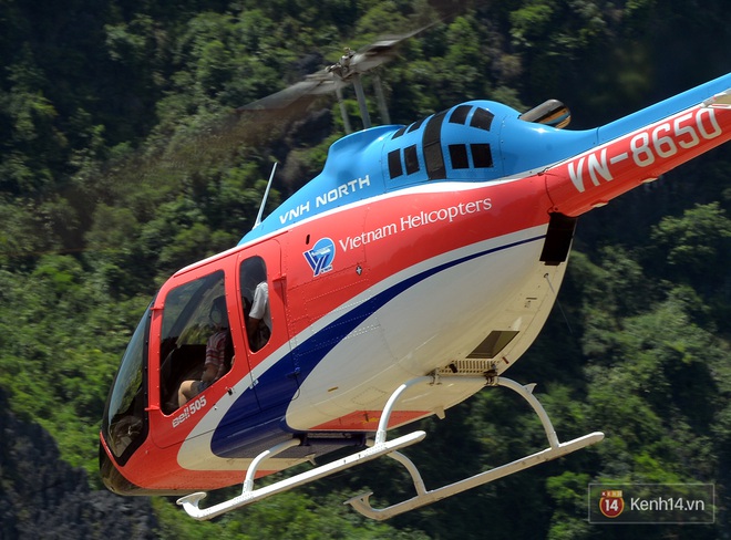 Đi Tràng An bằng máy bay: những vị khách đầu tiên đã được bay thử nghiệm ngắm cố đô trên trực thăng - Ảnh 2.