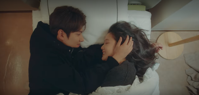 Thính xịn hơn cả hôn cổ, Lee Min Ho ôm ấp dính chặt Kim Go Eun không rời ở tập 15 Quân Vương Bất Diệt - Ảnh 2.