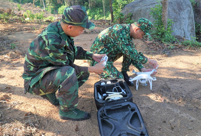 Biên phòng Đà Nẵng dùng flycam truy tìm tên tội phạm đặc biệt nguy hiểm 2 lần vượt ngục - Ảnh 1.
