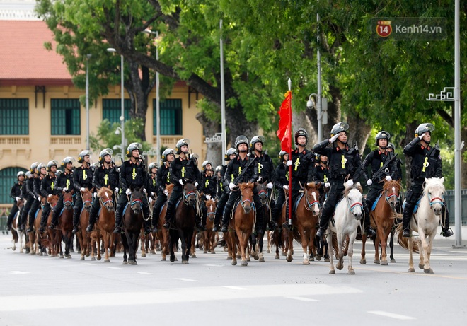 Chùm ảnh: Đội Kỵ binh Cảnh sát cơ động diễu hành trên Quảng trường Ba Đình - Ảnh 5.