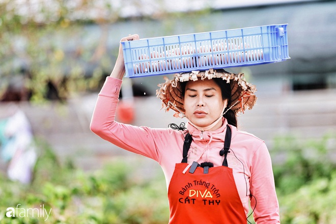 Diva Cát Thy và cô Minh Hiếu: Hai chị yêu hút fan vì quá... mặn, đường tình kể ra cũng lận đận lắm luôn - Ảnh 9.