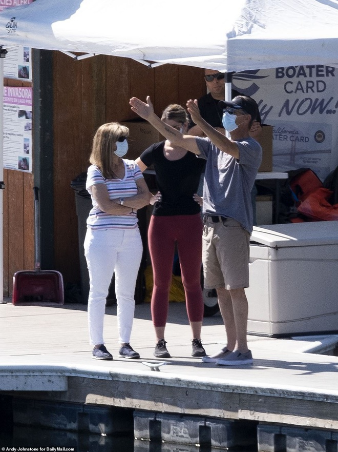 Dàn cast Glee vội vã tới hiện trường cùng gia đình cầu nguyện cho Naya Rivera, thêm tình tiết xót xa về vụ mất tích - Ảnh 6.