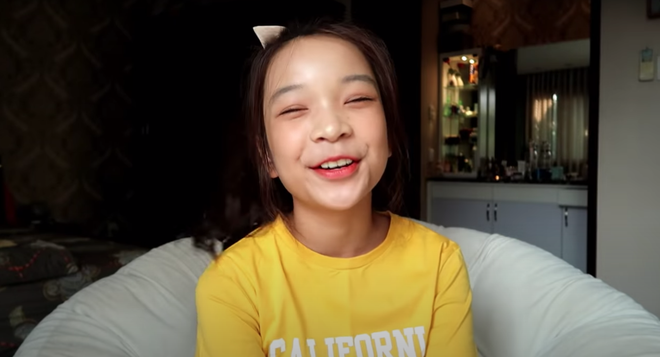 Jenny Huỳnh - Thiên Thư: Đều là tiểu thư nhà giàu học cấp 2 nổi như cồn trên Youtube, bạn là fan ai? - Ảnh 3.