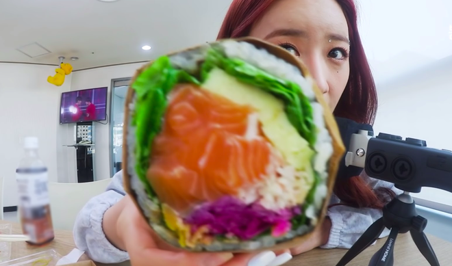 Giới idol Hàn Quốc đang phát cuồng với hai món ăn “lai tạo” mới, kiểu gì cũng sắp thành trend ở cả Việt Nam cho xem! - Ảnh 6.