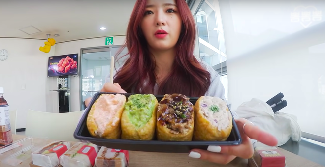 Giới idol Hàn Quốc đang phát cuồng với hai món ăn “lai tạo” mới, kiểu gì cũng sắp thành trend ở cả Việt Nam cho xem! - Ảnh 3.