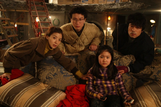 Cày 5 phim zombie Hàn để sẵn sàng tinh thần đu Peninsula: Hot nhất vẫn là tiền truyện bom tấn Train To Busan - Ảnh 11.