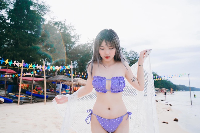 Khi dàn nữ streamer thả dáng với bikini, không vòng eo con kiến thì cũng vòng 3 cực nóng bỏng! - Ảnh 9.