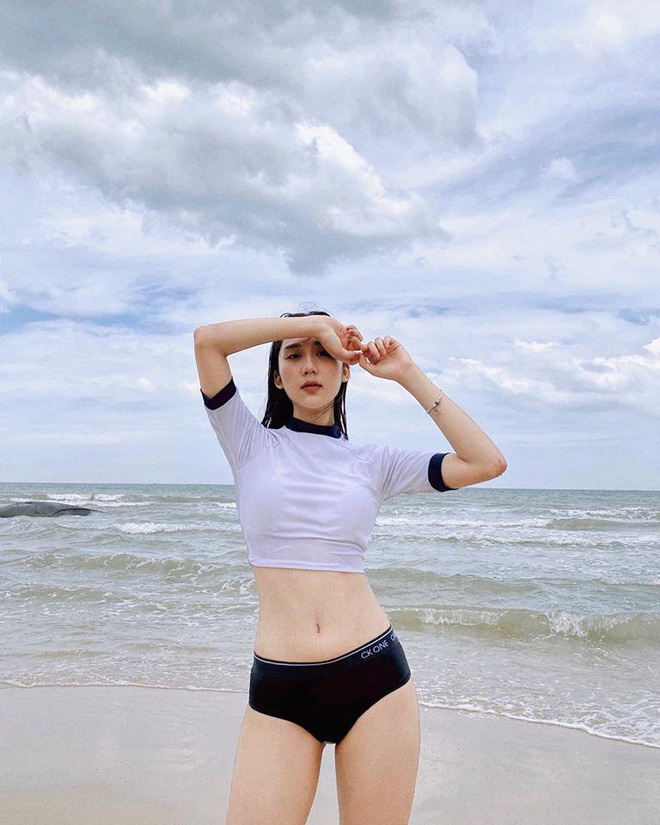 Khi dàn nữ streamer thả dáng với bikini, không vòng eo con kiến thì cũng vòng 3 cực nóng bỏng! - Ảnh 13.