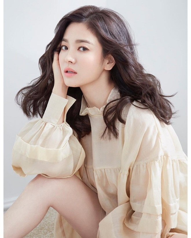 Cuộc đời trái ngược của mỹ nhân Hàn và bản sao: Bên hiền bên nổi loạn, cặp của Kim Tae Hee - Song Hye Kyo thị phi đường tình - Ảnh 21.