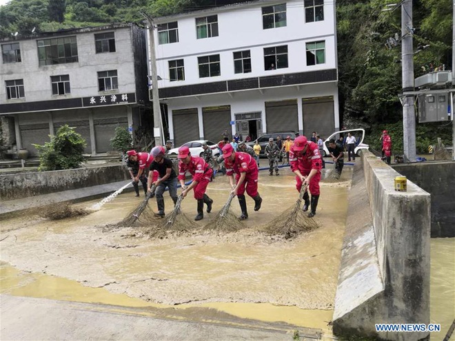 Lũ lụt ở Trung Quốc ngày càng đáng sợ: Hơn 12 triệu người dân phải điêu đứng, thiệt hại lên đến hơn 80 nghìn tỷ đồng - Ảnh 3.
