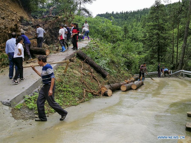 Lũ lụt ở Trung Quốc ngày càng đáng sợ: Hơn 12 triệu người dân phải điêu đứng, thiệt hại lên đến hơn 80 nghìn tỷ đồng - Ảnh 5.