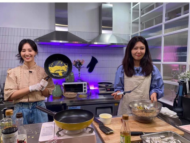 Trổ tài làm trứng rán cần mỡ, Yuri & Sooyoung (SNSD) khiến fan không nhịn được cười khi xem thành quả - Ảnh 5.
