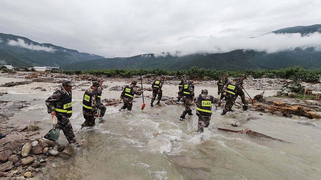 Lũ lụt ở Trung Quốc ngày càng đáng sợ: Hơn 12 triệu người dân phải điêu đứng, thiệt hại lên đến hơn 80 nghìn tỷ đồng - Ảnh 1.