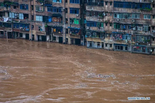 Lũ lụt ở Trung Quốc ngày càng đáng sợ: Hơn 12 triệu người dân phải điêu đứng, thiệt hại lên đến hơn 80 nghìn tỷ đồng - Ảnh 14.