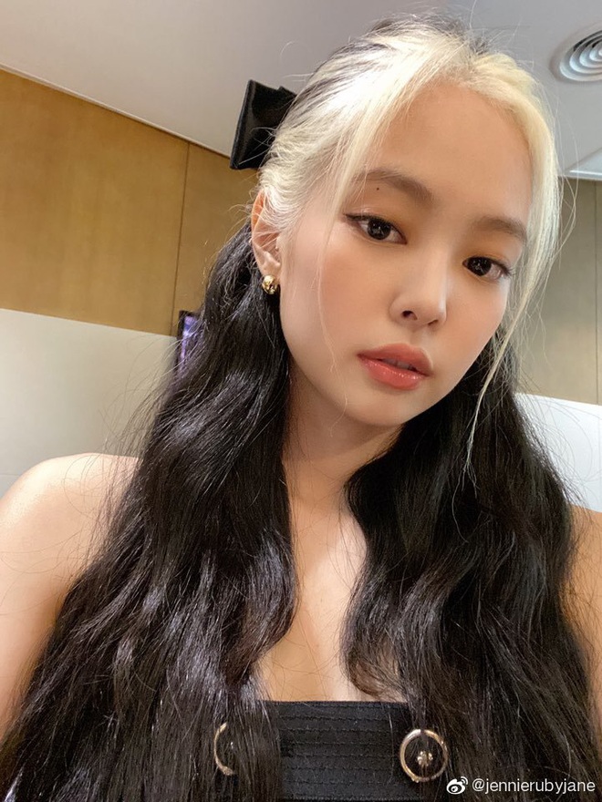 Jennie gây sốt với bài đăng đầu tiên chào fan Trung, hot nhất mái tóc chuẩn BLACKPINK cùng má bánh bao siêu cute - Ảnh 2.