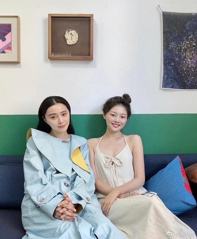 Chụp chung khung hình với hotgirl MXH, Phạm Băng Băng lộ rõ dấu hiệu lão hoá, thần thái gượng gạo hơn hẳn? - Ảnh 3.