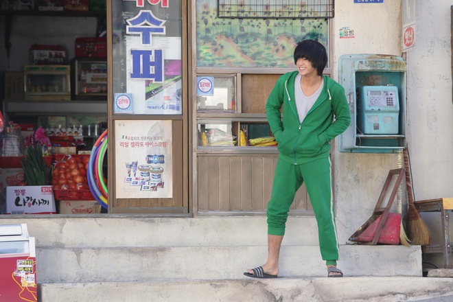 Tiết kiệm như anh Kim Soo Hyun: 7 năm vẫn đi một đôi dép, từ thời Ẩn Thân sang tận Điên Thì Có Sao chứ chẳng đùa! - Ảnh 3.