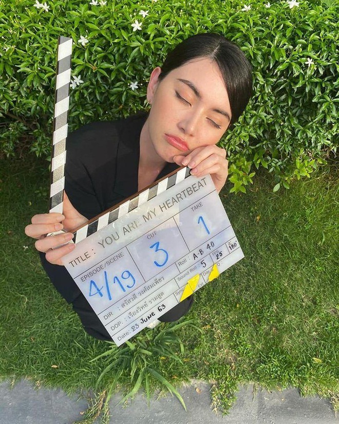Mùa Hè Của Hồ Ly bản Thái tung loạt ảnh đầu tiên: Dượng Chat siêu bảnh tỏn, nữ chính sang chảnh hơn hẳn bản gốc - Ảnh 4.
