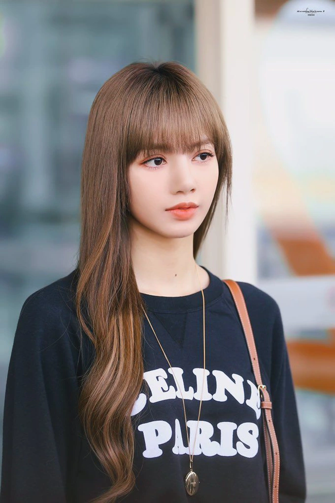 Không phải tự nhiên mà Thiều Bảo Trâm hay để tóc mái giống Lisa, lý do là bởi hễ vén lên 1 phát là lộ trán dô ngay - Ảnh 9.