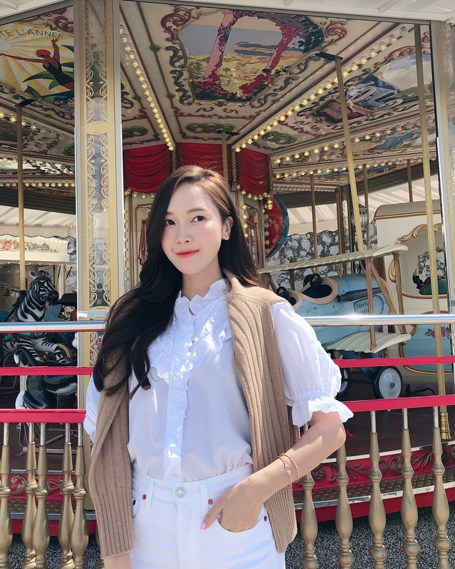 Không phải tự nhiên mà Thiều Bảo Trâm hay để tóc mái giống Lisa, lý do là bởi hễ vén lên 1 phát là lộ trán dô ngay - Ảnh 10.
