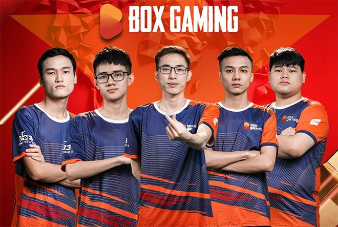 Biến căng: Đội trưởng BOX Gaming PUBG Mobile tung chưởng đấm sấp mặt đồng đội ngay trên sóng livestream - Ảnh 2.