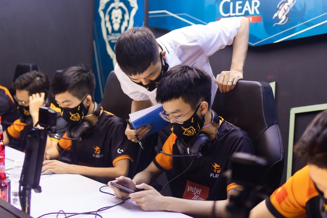 ĐTDV mùa Đông 2020: Team Flash gặp Saigon Phantom, trận thư hùng vạn người chờ của làng Liên Quân Mobile - Ảnh 3.