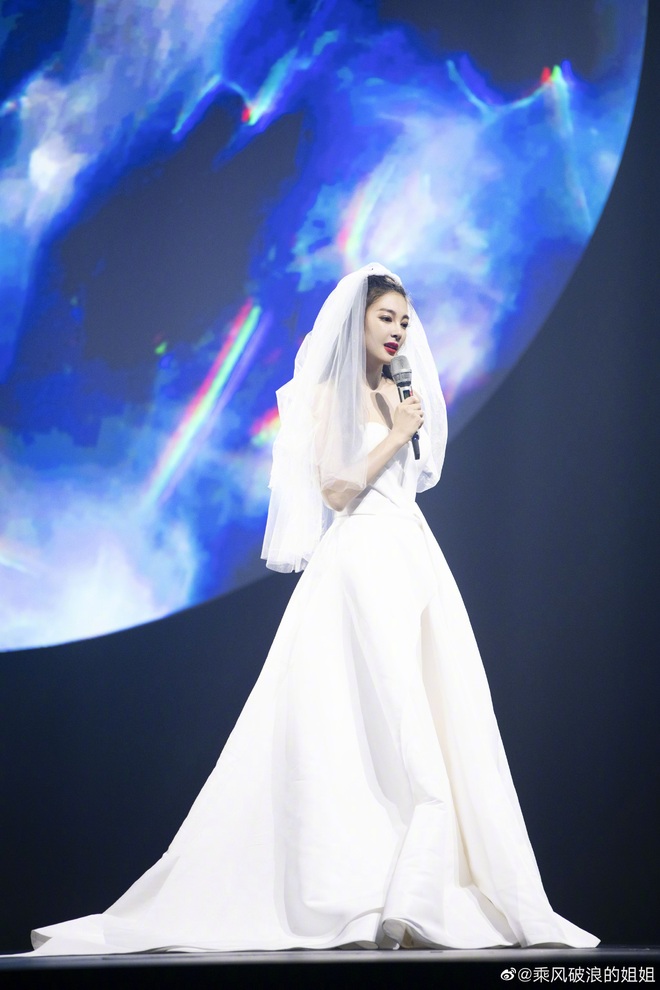 Khoảnh khắc vén voan cưới của Song Hye Kyo Trung Quốc gây bão Weibo: Visual đẹp kinh diễm, Cnet nức nở bình luận - Ảnh 7.