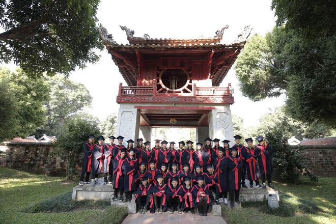 Lớp học siêu đỉnh với 32/32 học sinh đỗ chuyên Hà Nội, toàn Thủ khoa, Á khoa các trường top - Ảnh 1.