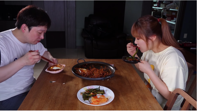 Vượt bão scandal, nữ YouTuber mukbang Hàn Quốc hiếm hoi chứng minh được sự trong sạch và tiếp tục được yêu thích - Ảnh 4.