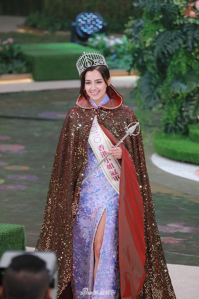Tân Hoa hậu Hong Kong vừa đăng quang đã gây tranh cãi: Nhan sắc tựa Địch Lệ Nhiệt Ba nhưng chiều cao lại quá khiêm tốn - Ảnh 4.