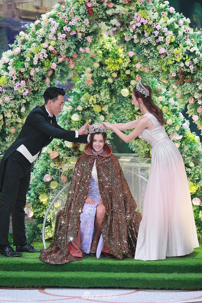 Tân Hoa hậu Hong Kong vừa đăng quang đã gây tranh cãi: Nhan sắc tựa Địch Lệ Nhiệt Ba nhưng chiều cao lại quá khiêm tốn - Ảnh 3.