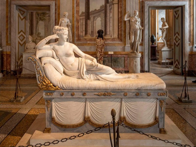Đi bảo tàng rồi “hồn nhiên” ngồi lên bức tượng sống ảo, nam du khách làm vỡ luôn 2 ngón chân của tác phẩm 200 năm tuổi - Ảnh 4.