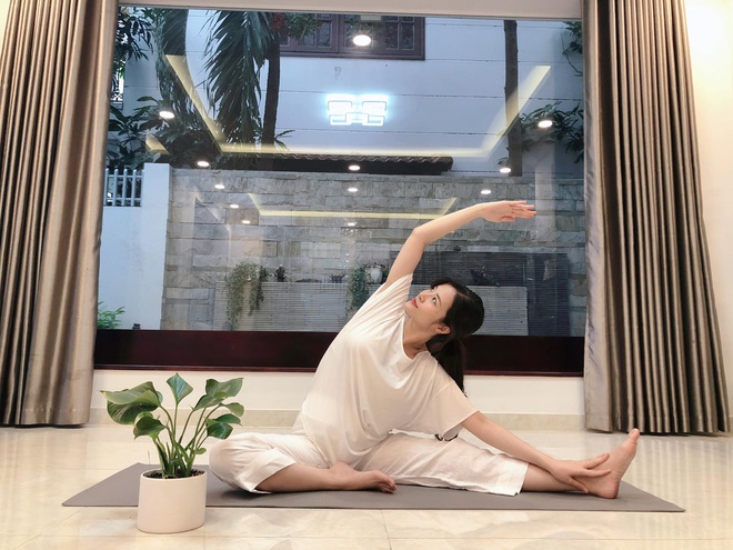Đại diện lên tiếng về việc mẹ bầu Đông Nhi mang giày cao 10cm đi diễn, tiết lộ luôn tình trạng ở tháng thứ 8 thai kỳ - Ảnh 7.