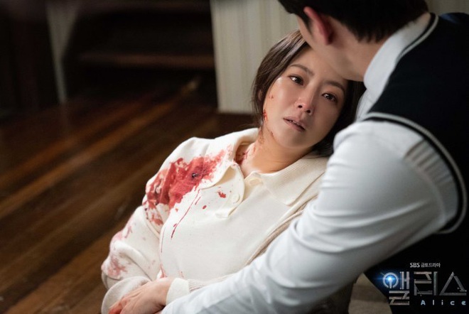 Phận nam - nữ chính nhưng Joo Won và Kim Hee Sun lại bị khán giả cấm đến với nhau ở Alice - Ảnh 2.
