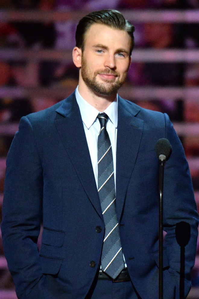 Captain America Chris Evans giả ngơ khi được hỏi về sự cố lộ ảnh nhạy cảm trên sóng truyền hình - Ảnh 6.