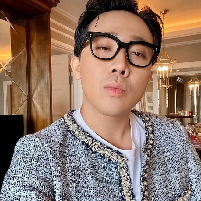 Trấn Thành đu trend áo tweed liền bị fan trêu là mượn áo của vợ, nhìn sang G-Dragon thấy một chân trời khác hẳn - Ảnh 2.