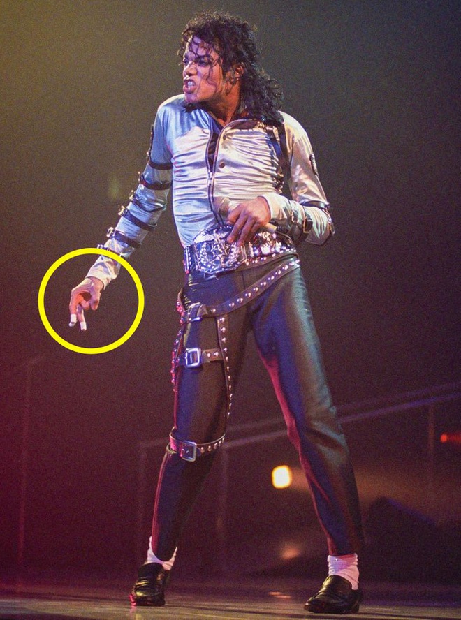 9 bí mật đằng sau trang phục trình diễn của huyền thoại Michael Jackson: Tưởng quái đản nhưng đều có mục đích, số 3 đảm bảo sẽ khiến bạn bất ngờ - Ảnh 8.