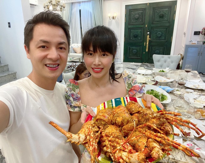Dương Khắc Linh - Sara Lưu tụ họp tại biệt thự triệu đô của vợ chồng Đăng Khôi, sáng nhất nhan sắc gái 2 con Thuỷ Anh - Ảnh 4.