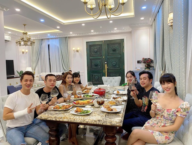Dương Khắc Linh - Sara Lưu tụ họp tại biệt thự triệu đô của vợ chồng Đăng Khôi, sáng nhất nhan sắc gái 2 con Thuỷ Anh - Ảnh 2.