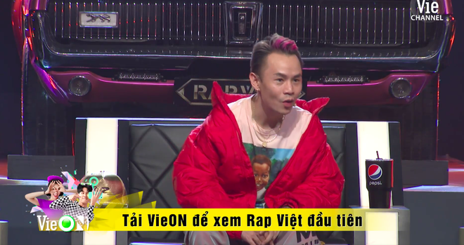 Tage và Tlinh chính thức chạm trán ở vòng đối đầu Rap Việt: Dàn HLV mê mệt nhưng 2 giám khảo lại mâu thuẫn - Ảnh 2.