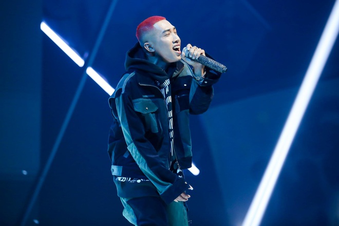 King Of Rap: Bất ngờ với bản Rap Hoa Nở Không Màu, thí sinh Rap nhạc Trịnh được book show ngay tại sân khấu - Ảnh 3.