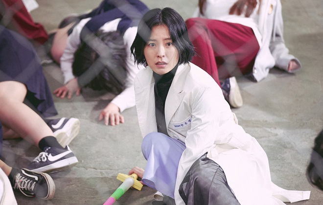 The School Nurse Files: Sợ xám hồn mấy “bé thạch” siêu nhầy nhụa, may quá Nam Joo Hyuk không “phá team” - Ảnh 3.