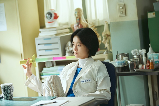 The School Nurse Files: Sợ xám hồn mấy “bé thạch” siêu nhầy nhụa, may quá Nam Joo Hyuk không “phá team” - Ảnh 2.