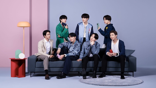 Ngắm mê mệt các chàng trai BTS đẹp hút hồn trong bộ ảnh sản phẩm mới của Samsung - Ảnh 2.