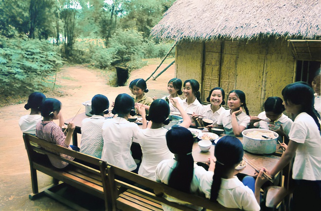 Chùm ảnh quý về thời học sinh 50 năm trước của ông cha ta: Khi chưa có công nghệ, niềm vui thật trọn vẹn - Ảnh 3.